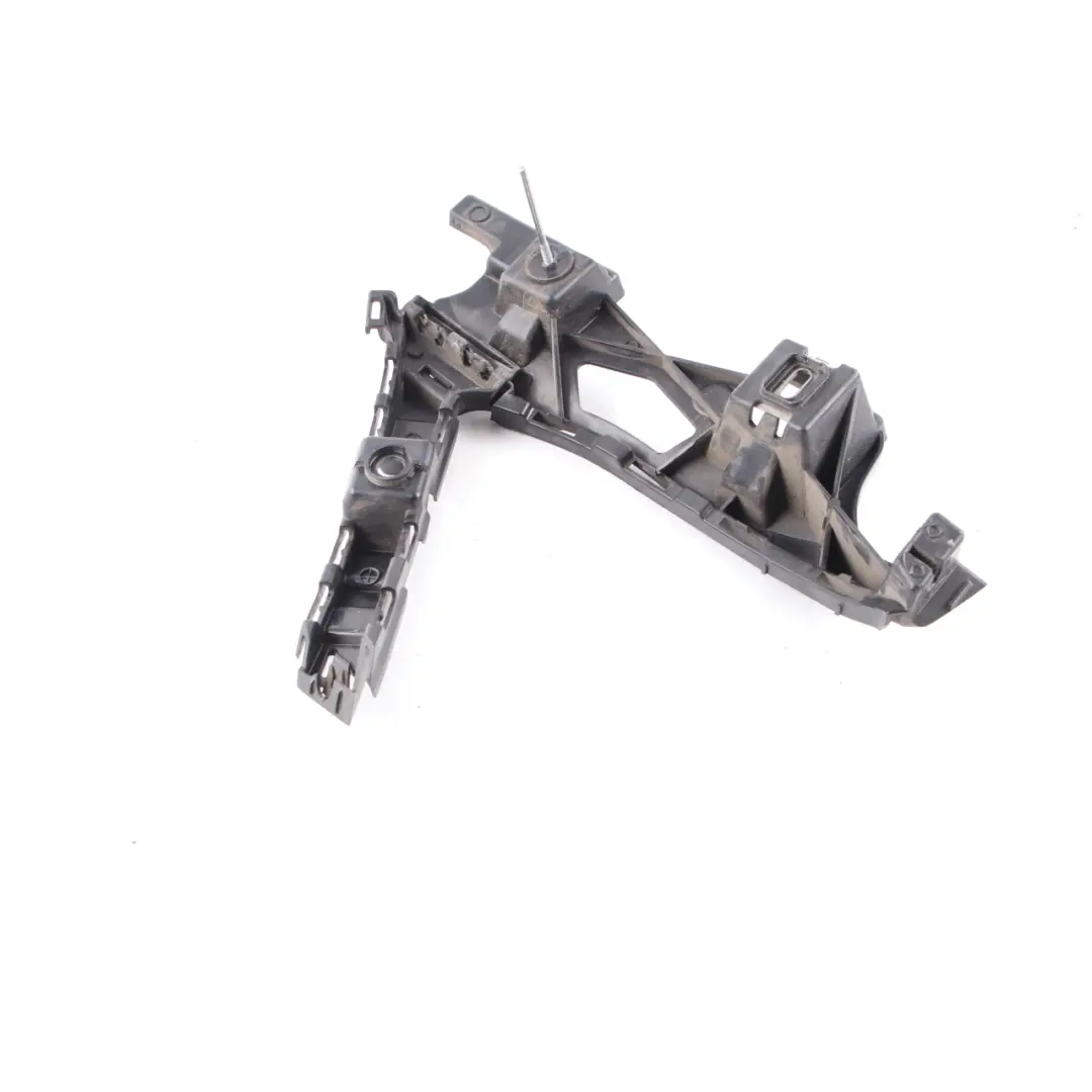 Mercedes W213 Guide arrière pare-chocs côté droit Support montage - SKU A2138850165 - Numéro de pièce A2138850165