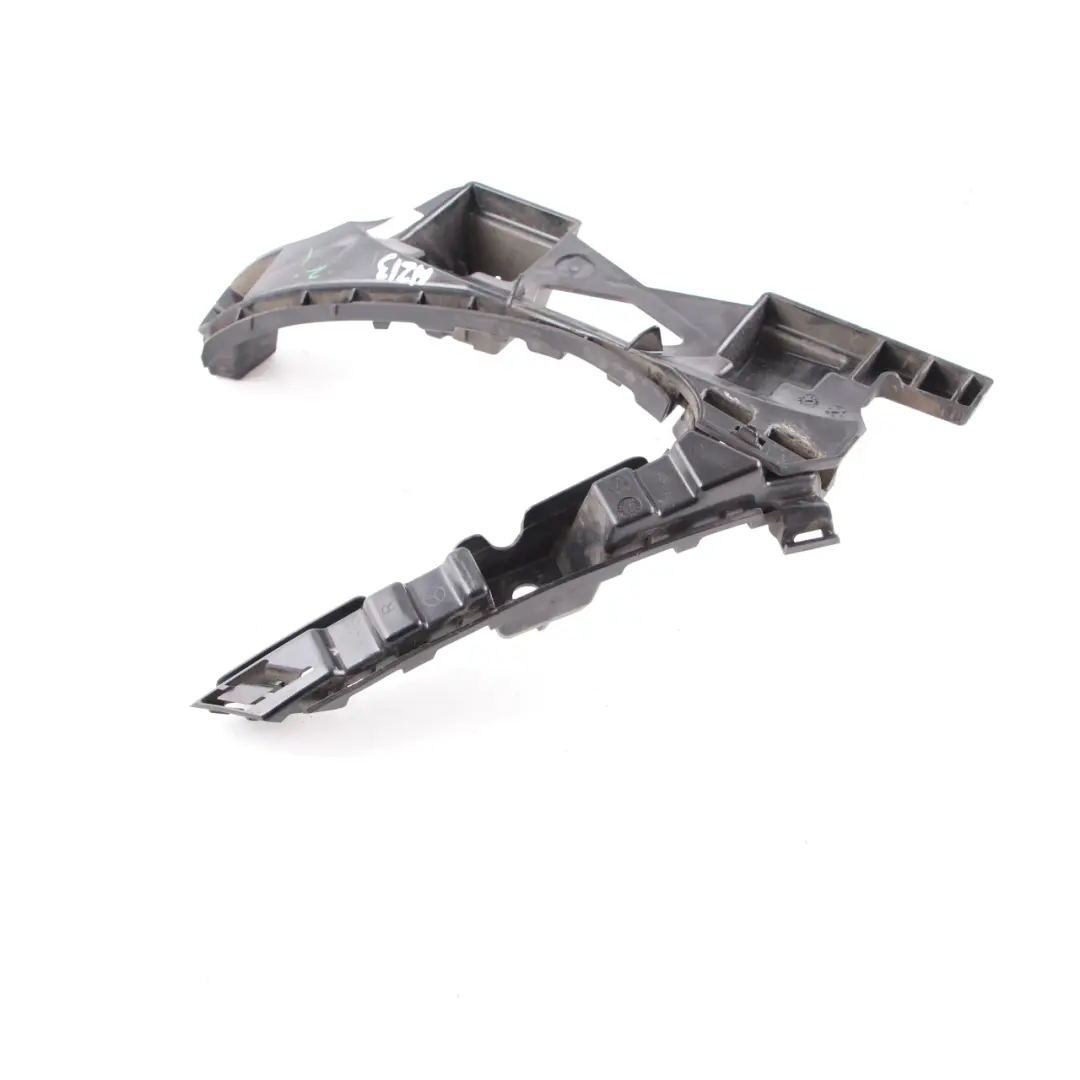 Mercedes W213 Guía parachoques trasero lateral derecho Soporte - SKU A2138850165 - Número de pieza A2138850165