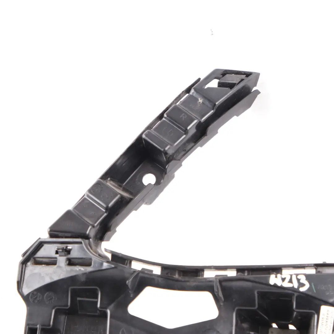 Mercedes W213 Guida paraurti posteriore destro supporto staffa - SKU A2138850165 - Numero di parte A2138850165