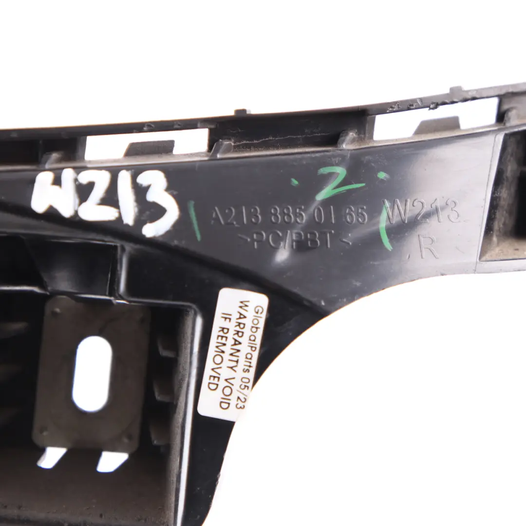 Mercedes W213 Guía parachoques trasero lateral derecho Soporte - SKU A2138850165 - Número de pieza A2138850165