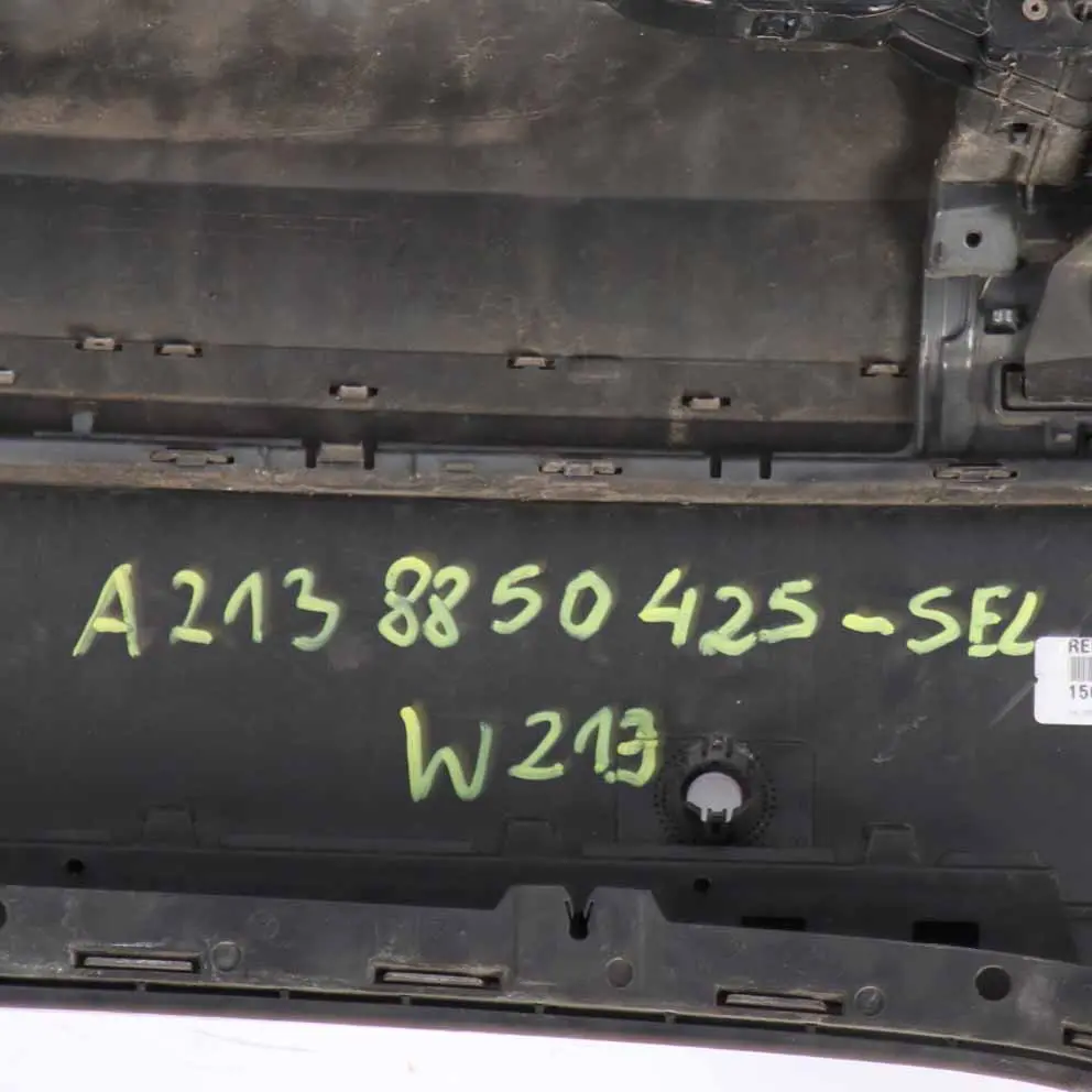 Zderzak Tylny Obsidian Black - 197 do Mercedes W204 o numerze A2138850425 Mercedes W204 Zderzak Tylny Obsidian Black - 197 - SKU A2138850425-SEL - Numer Części A2138850425