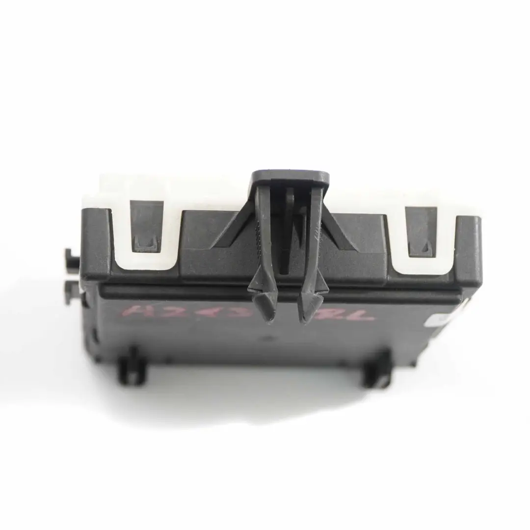 Modulo porta posteriore sinistra Unità di controllo per Mercedes W213 con numero di parte A2139004709 Mercedes W213 Modulo porta posteriore sinistra Unità di controllo - SKU A2139004709 - Numero di parte A2139004709