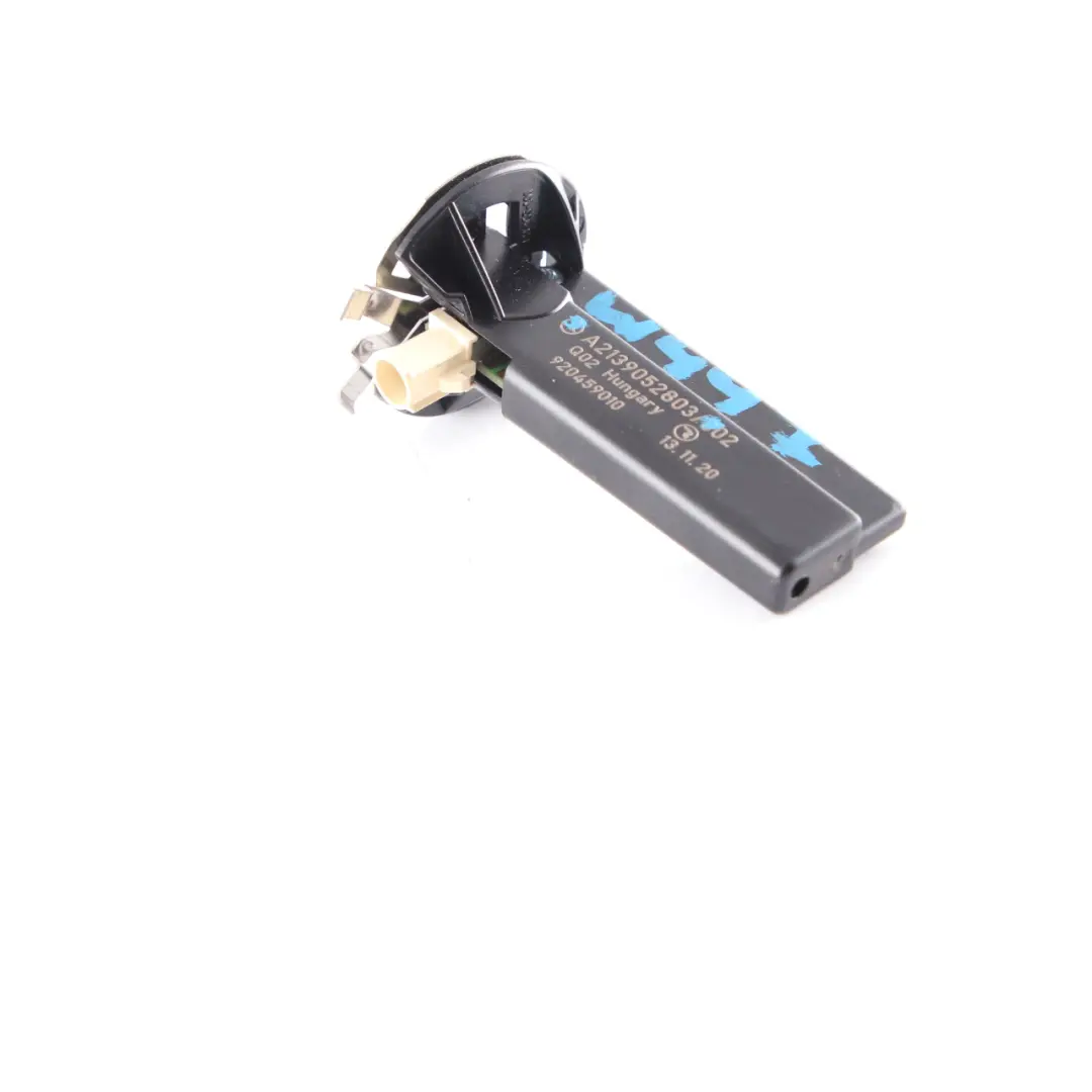 Amplificateur dantenne Mercedes W177 W213 W447 Unité signal aérien pour à propos du numéro de pièce A2139052803 Amplificateur dantenne Mercedes W177 W213 W447 Unité signal aérien - SKU A2139052803 - Numéro de pièce A2139052803