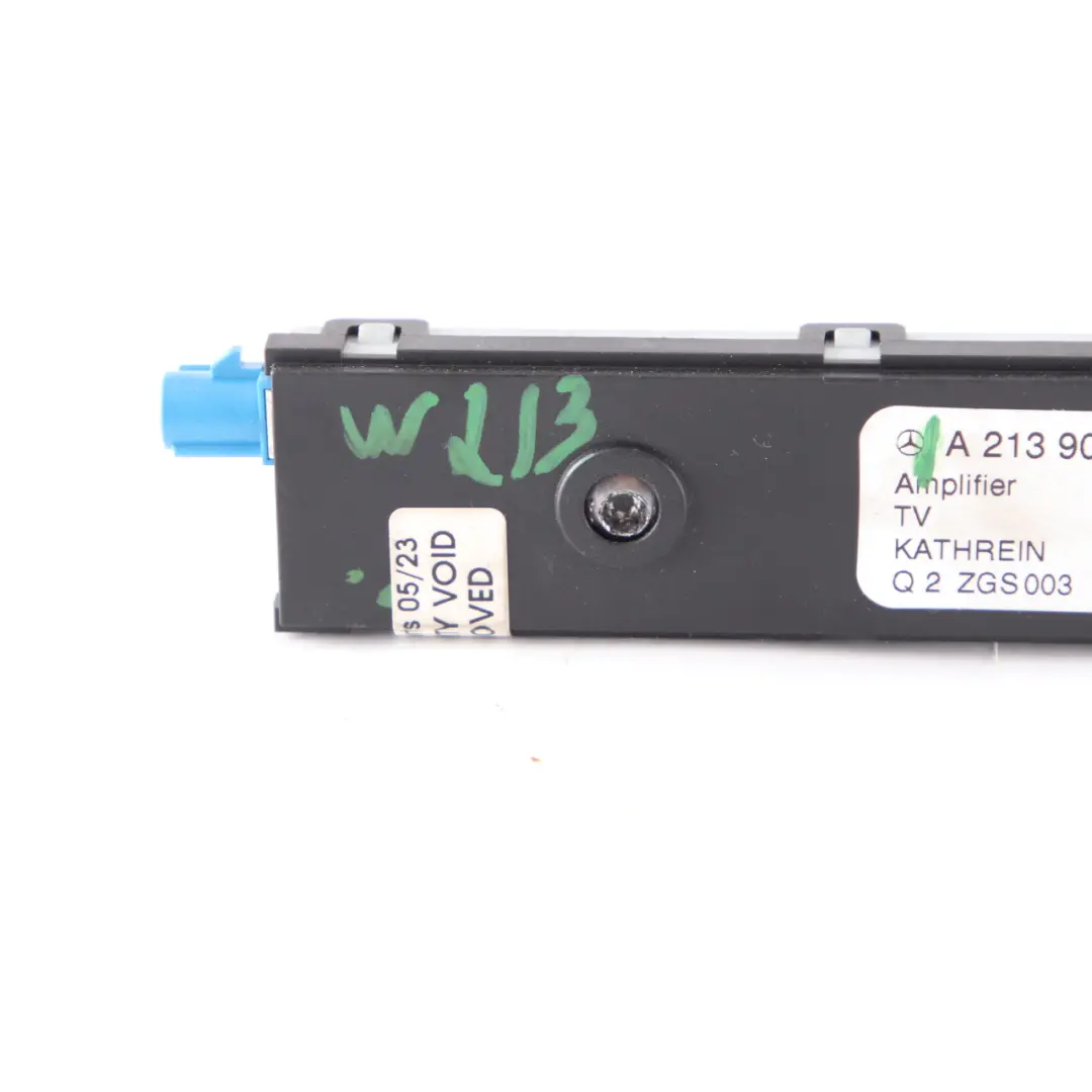 Wzmacniacz Moduł Antenowy Prawy do Mercedes W205 W213 S213 o numerze A2139056200 Mercedes W205 W213 S213 Wzmacniacz Moduł Antenowy Prawy - SKU A2139056200 - Numer Części A2139056200