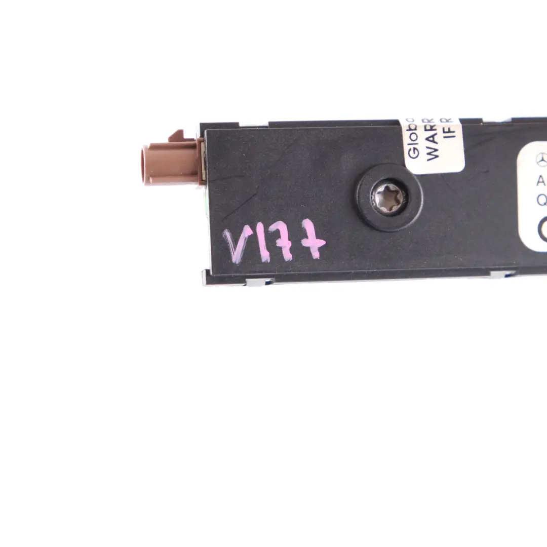Amplificatore antenna Mercedes W205 W213 W247 FM DAB antenna per con numero di parte A2139056500 Amplificatore antenna Mercedes W205 W213 W247 FM DAB antenna - SKU A2139056500 - Numero di parte A2139056500