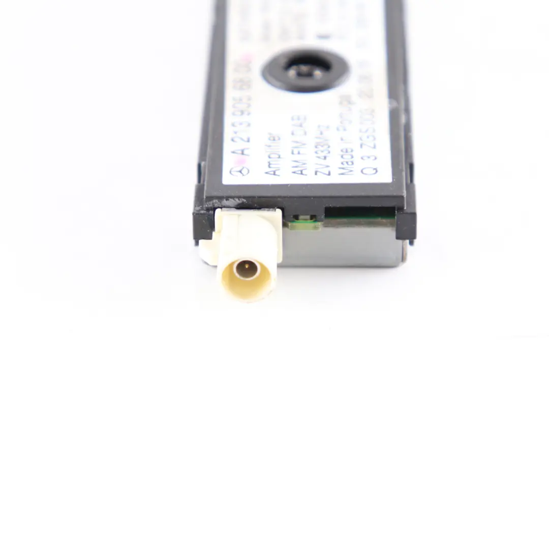 Antenna amplificatore Mercedes W205 W213 AM FM DAB Modulo antenna per con numero di parte A2139056800 Antenna amplificatore Mercedes W205 W213 AM FM DAB Modulo antenna - SKU A2139056800 - Numero di parte A2139056800