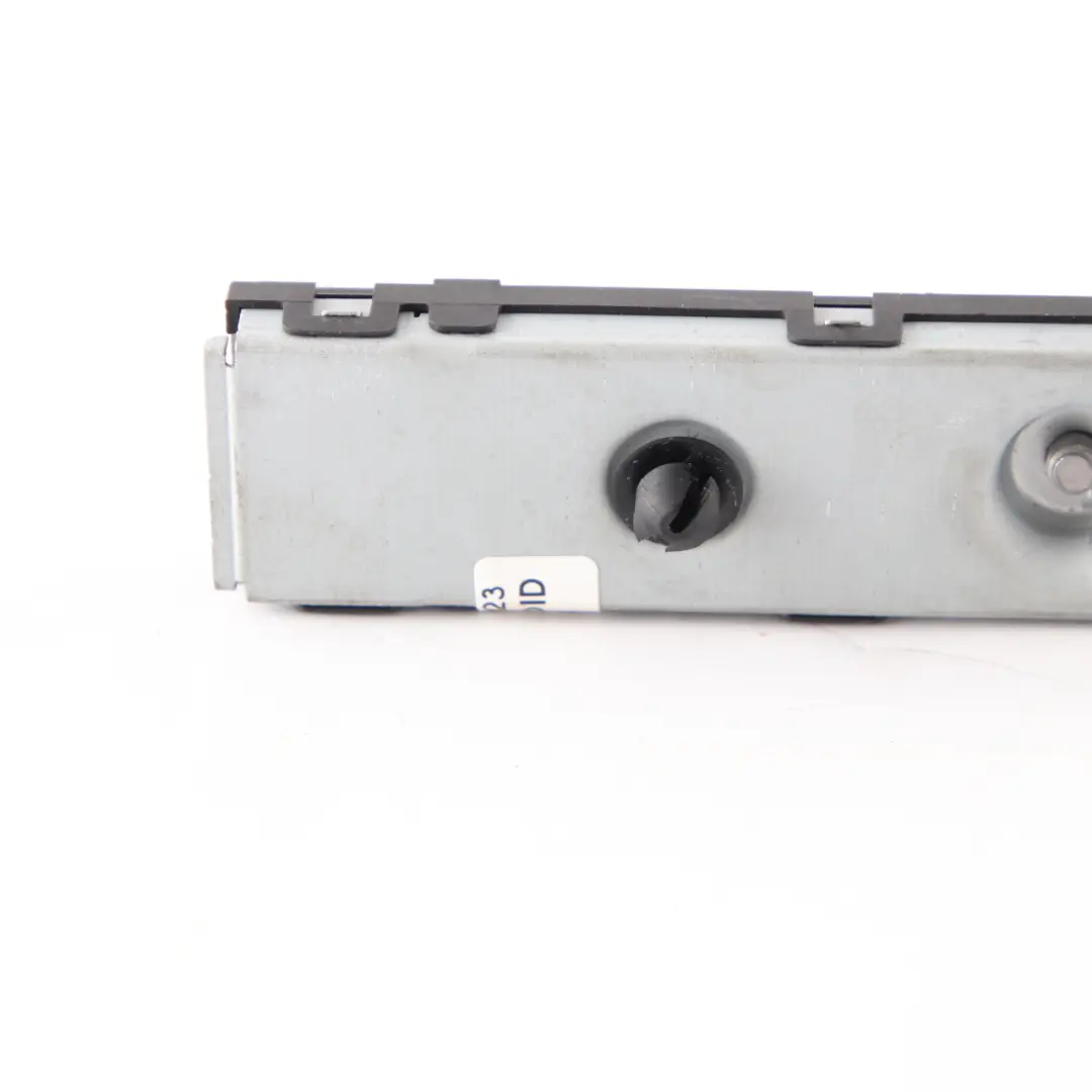 Amplificatore antenna Mercedes W213 S213 W238 Modulo antenna destra per con numero di parte A2139056900 Amplificatore antenna Mercedes W213 S213 W238 Modulo antenna destra - SKU A2139056900 - Numero di parte A2139056900