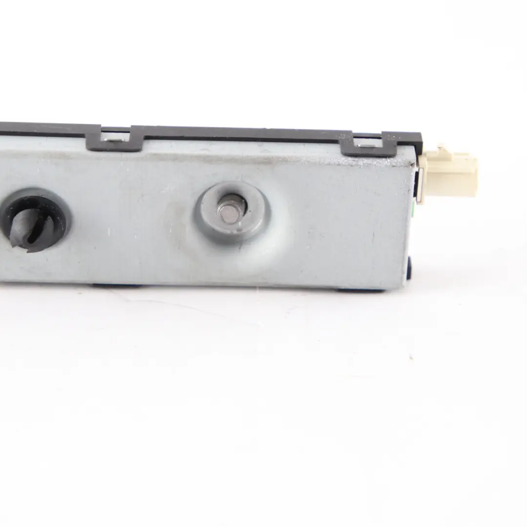 Antenne Amplificateur Mercedes W213 S213 W238 Aerial Module Right pour à propos du numéro de pièce A2139056900 Antenne Amplificateur Mercedes W213 S213 W238 Aerial Module Right - SKU A2139056900 - Numéro de pièce A2139056900