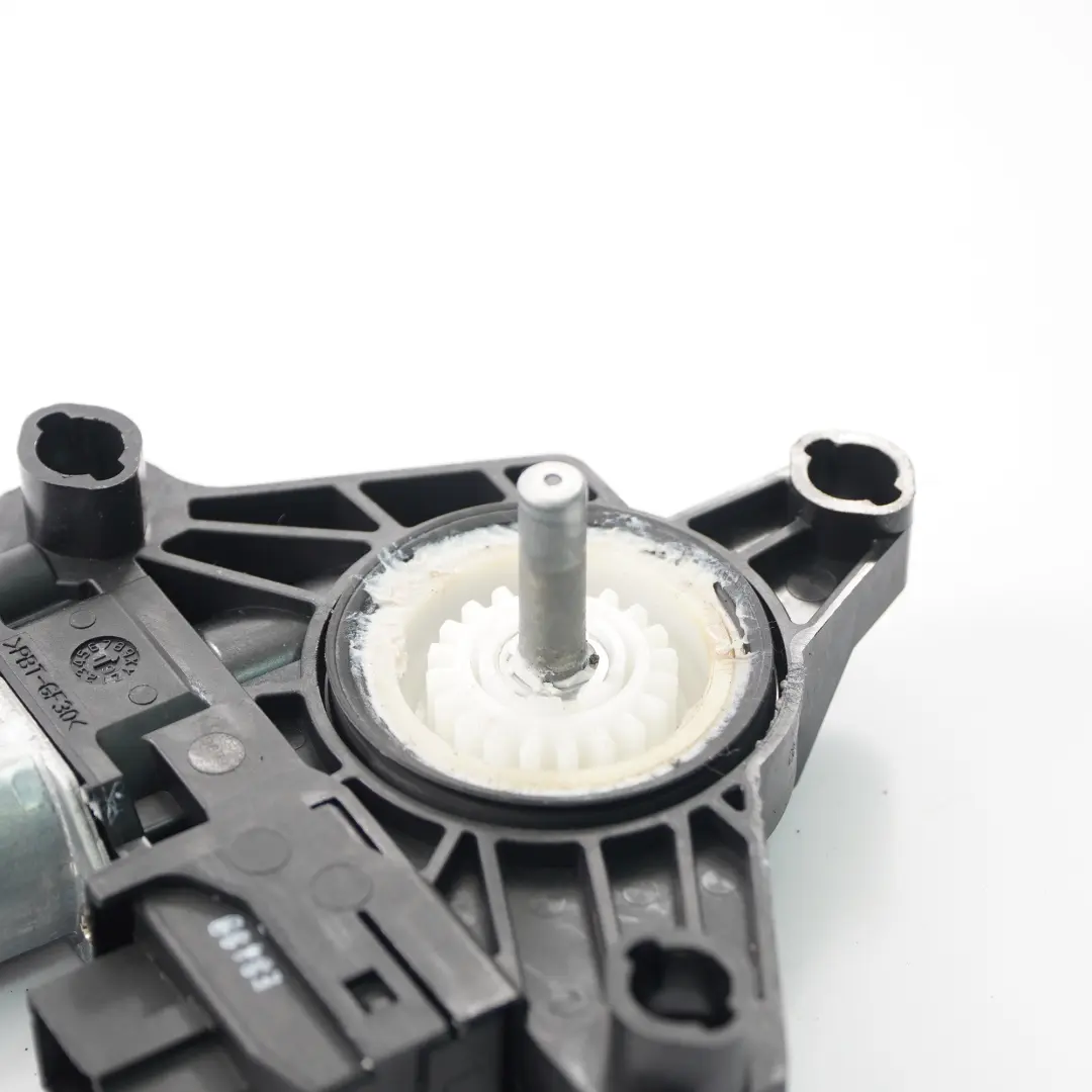 Mercedes W205 W213 Moteur Lève Vitre Porte Arrière Droite Conduire - SKU A2139060602 - Numéro de pièce A2139060602