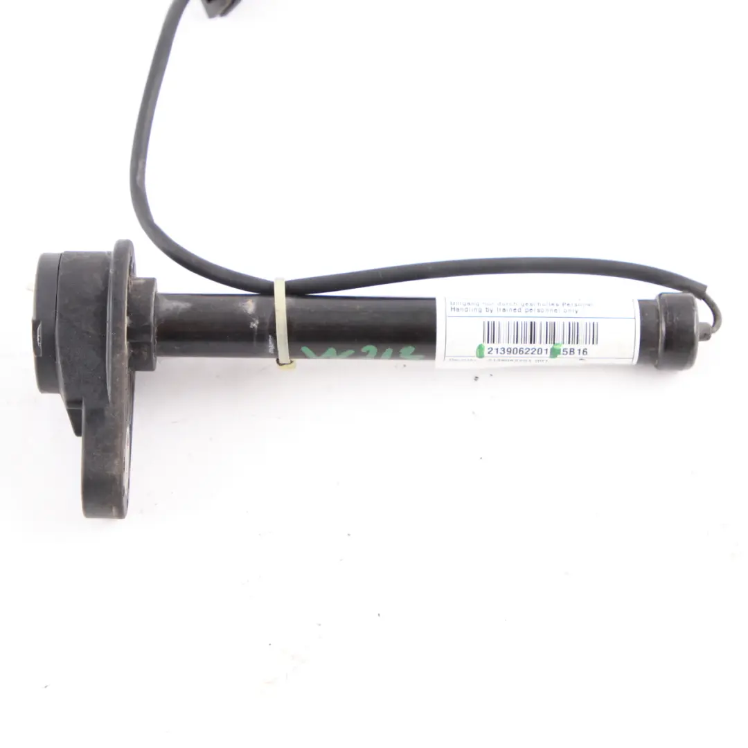 Attuatore del cofano motore sinistro destro per Mercedes W213 con numero di parte A2139062201 Mercedes W213 Attuatore del cofano motore sinistro destro - SKU A2139062201 - Numero di parte A2139062201