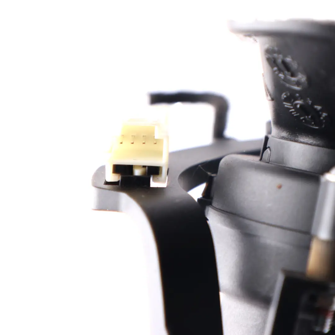 Kühlerlüfter Gebläsemotor Steuergerät 12V für Mercedes W213 W238 mit Teilenummer A2139062700 Mercedes W213 W238 Kühlerlüfter Gebläsemotor Steuergerät 12V - SKU A2139062700 - Teilenummer A2139062700