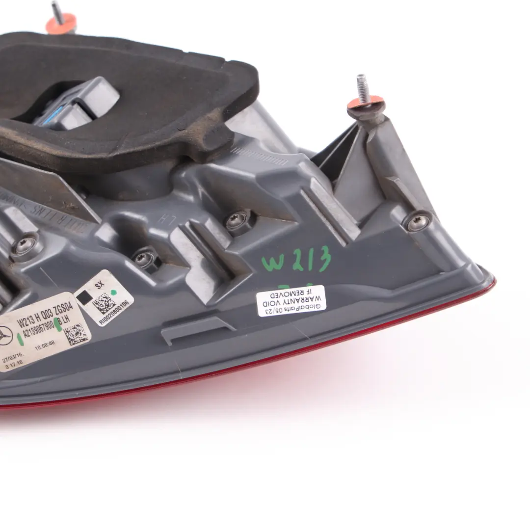 Piloto trasero Berlina Izquierda Panel lateral para Mercedes W213 con número de pieza A2139067900 Mercedes W213 Piloto trasero Berlina Izquierda Panel lateral - SKU A2139067900 - Número de pieza A2139067900