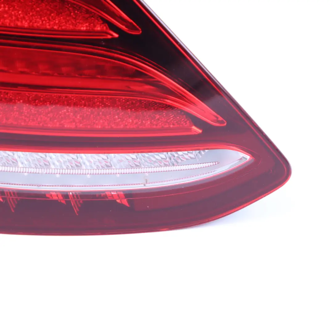 Feu arrière Saloon gauche Panneau latéral feu arrière pour Mercedes W213 à propos du numéro de pièce A2139067900 Mercedes W213 Feu arrière Saloon gauche Panneau latéral feu arrière - SKU A2139067900 - Numéro de pièce A2139067900