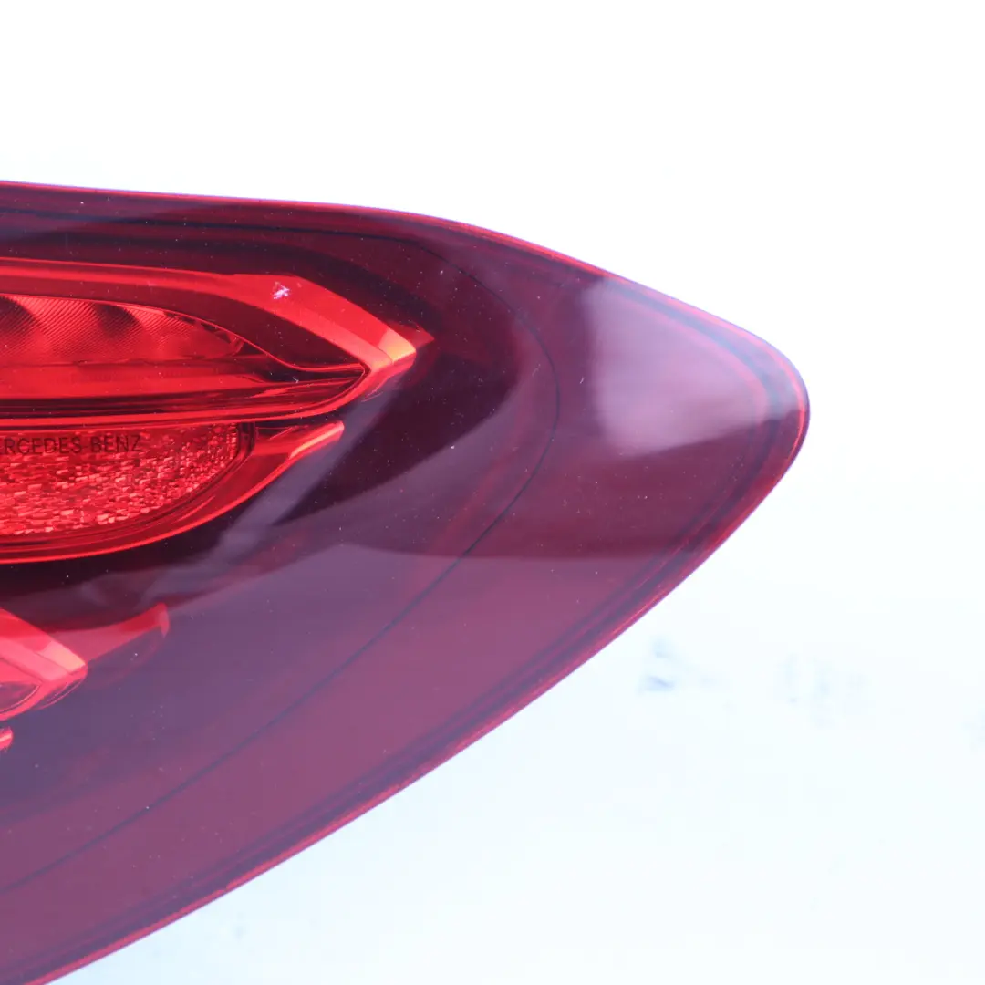 Lampe Arrière Mercedes W213 Saloon Feu Arrière Droit Side Panel pour à propos du numéro de pièce A2139068000 Lampe Arrière Mercedes W213 Saloon Feu Arrière Droit Side Panel - SKU A2139068000 - Numéro de pièce A2139068000
