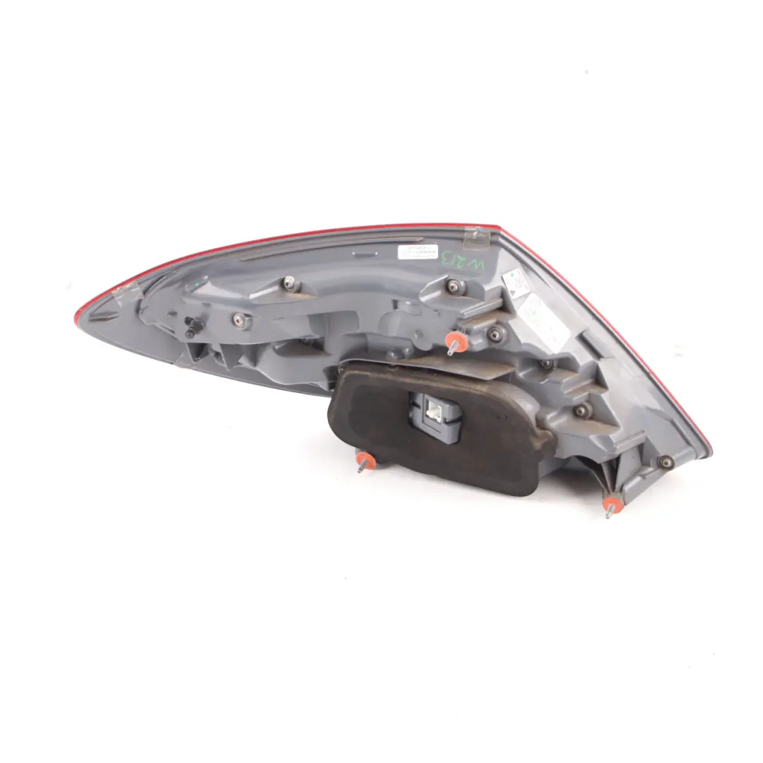  Piloto trasero Mercedes W213 Berlina Derecho Piloto Panel lateral - SKU A2139068000 - Número de pieza A2139068000