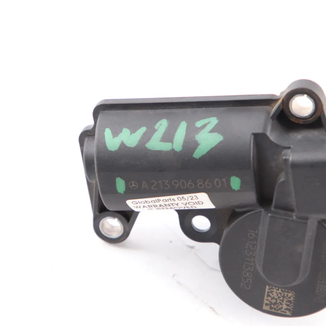 Mercedes W205 W213 Actuador Unidad de control de la aleta de escape - SKU A2139068601 - Número de pieza A2139068601