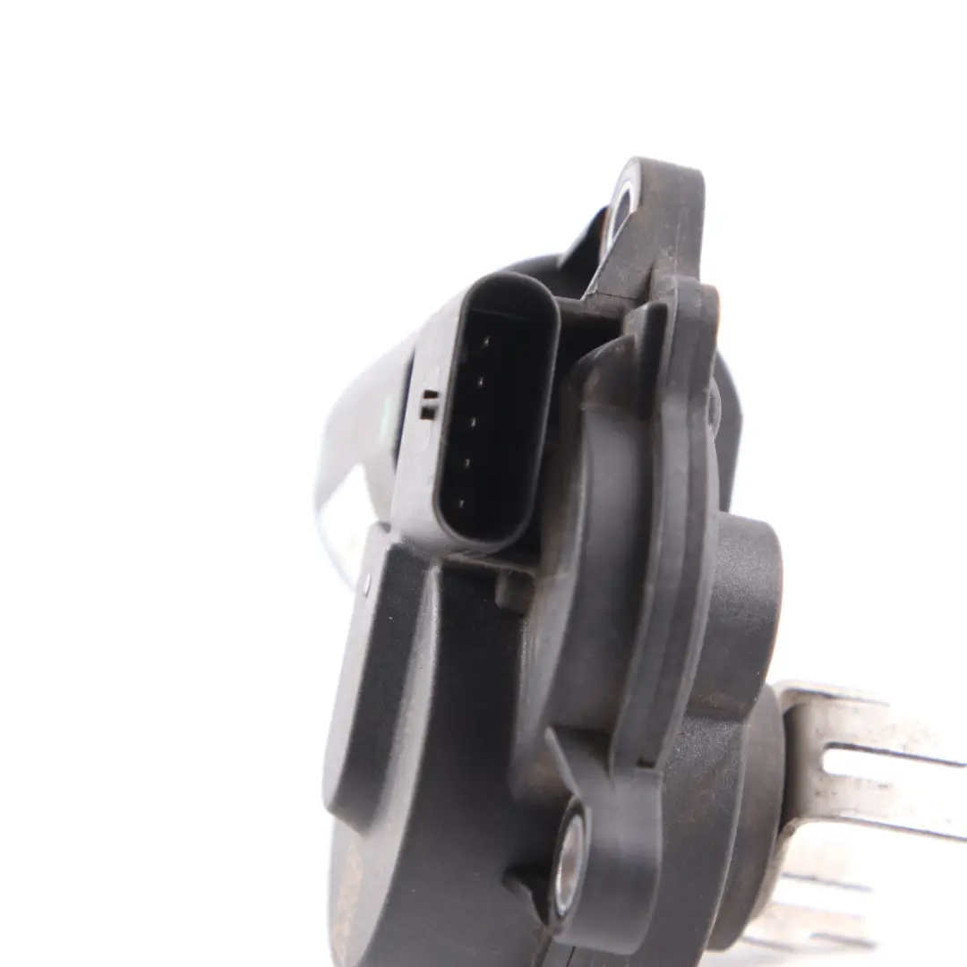 Mercedes W205 W213 Actuator Drive Exhaust Flap Control Unit - SKU A2139068601 - Numéro de pièce A2139068601