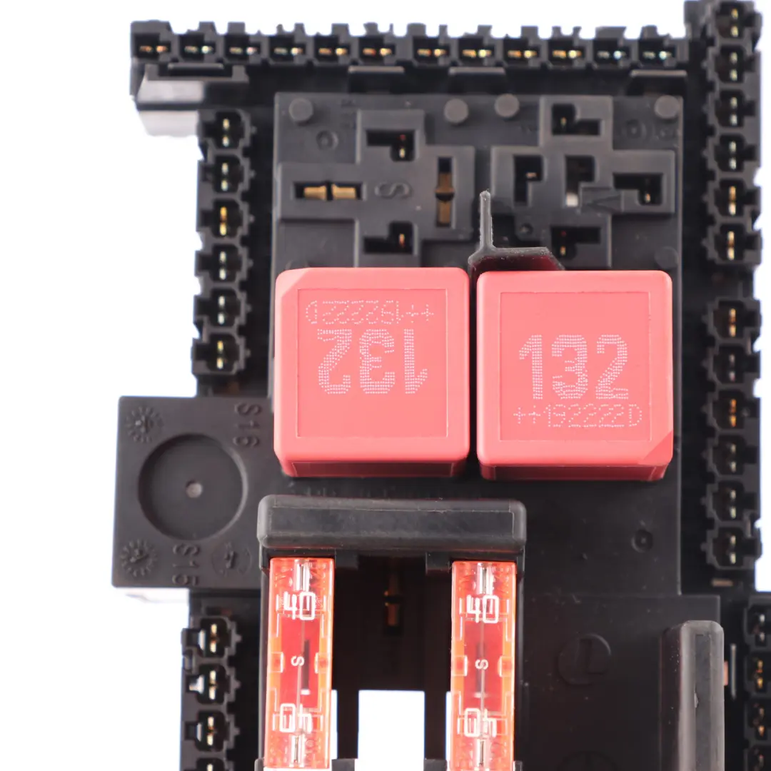 Caja fusibles trasera SAM fusible eléctrico para Mercedes W205 W213 con número de pieza A2139068701 Mercedes W205 W213 Caja fusibles trasera SAM fusible eléctrico - SKU A2139068701 - Número de pieza A2139068701