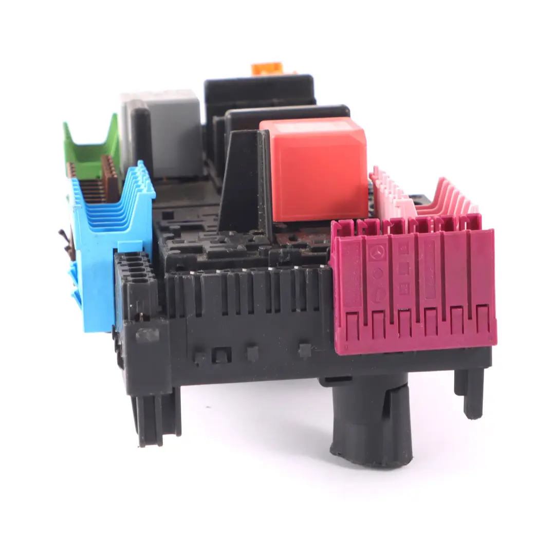 Scatola dei fusibili Modulo elettrico SAM per Mercedes W205 W213 con numero di parte A2139068801 Mercedes W205 W213 Scatola dei fusibili Modulo elettrico SAM - SKU A2139068801 - Numero di parte A2139068801