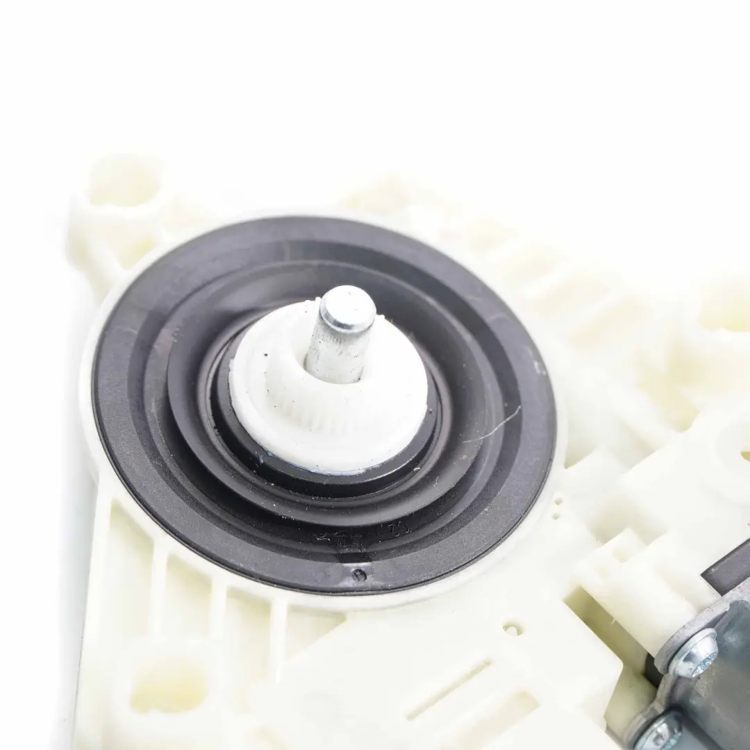 Fensterheber Motor Tür vorne rechts Antrieb Einheit für Mercedes W213 mit Teilenummer A2139069501 Mercedes W213 Fensterheber Motor Tür vorne rechts Antrieb Einheit - SKU A2139069501 - Teilenummer A2139069501