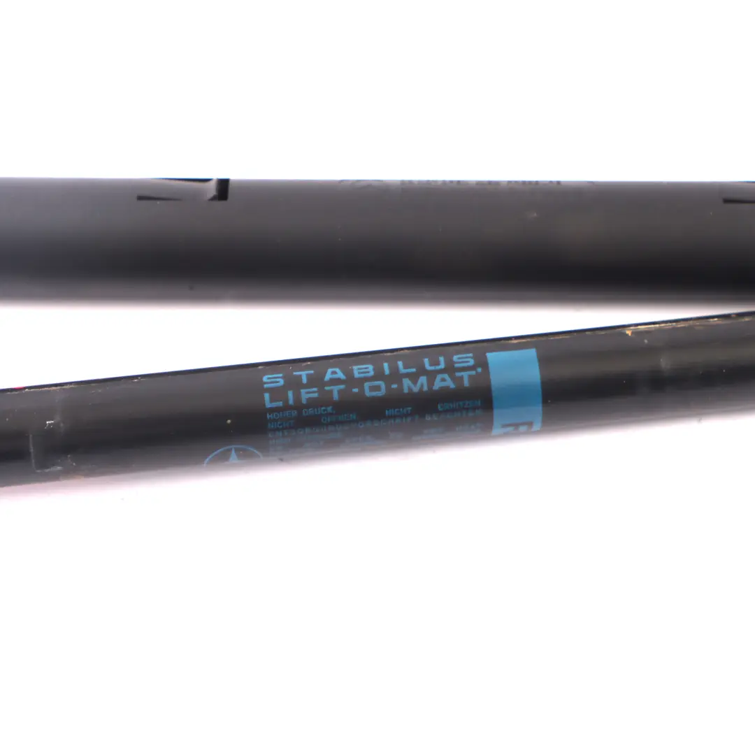 Siłownik Maski Pokrywy Silnika Lewy do Mercedes W205 W213 o numerze A2139800264 Mercedes W205 W213 Siłownik Maski Pokrywy Silnika Lewy - SKU A2139800264 - Numer Części A2139800264