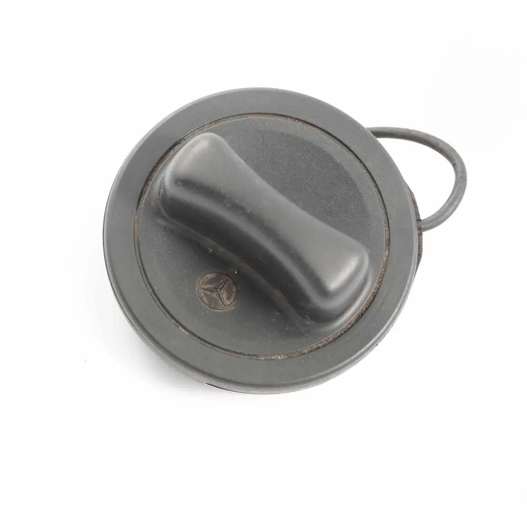Bouchon de Réservoir de Carburant Noir pour Mercedes W168 à propos du numéro de pièce A2154700005 Mercedes W168 Bouchon de Réservoir de Carburant Noir - SKU A2154700005 - Numéro de pièce A2154700005