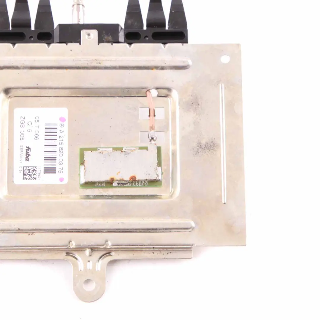 Bota Antena Amplificador Módulo Unidad para Mercedes CLK W209 Convertible con número de pieza A2158200375 Mercedes CLK W209 Convertible Bota Antena Amplificador Módulo Unidad - SKU A2158200375 - Número de pieza A2158200375