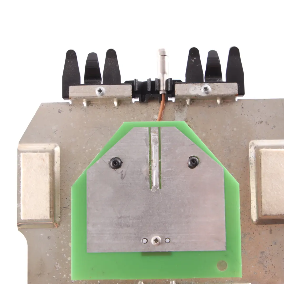 Boot Antenna Modulo Amplificatore per Mercedes CLK W209 Cabrio con numero di parte A2158201975 Mercedes CLK W209 Cabrio Boot Antenna Modulo Amplificatore - SKU A2158201975 - Numero di parte A2158201975