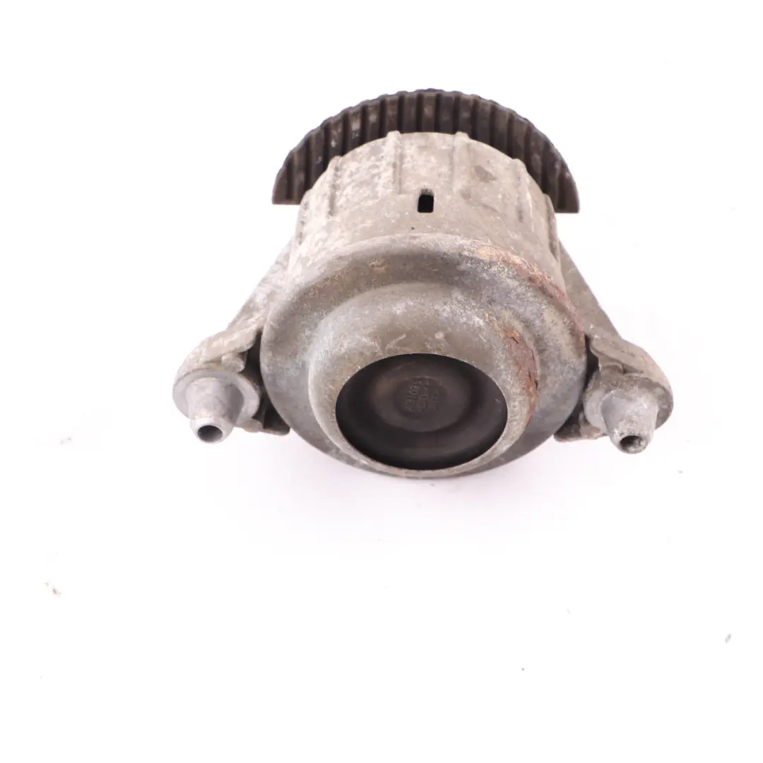 Łapa Poduszka Silnika Lewa do Mercedes W212 E63 C218 AMG M157 o numerze A2182400717 Mercedes W212 E63 C218 AMG M157 Łapa Poduszka Silnika Lewa - SKU A2182400717 - Numer Części A2182400717