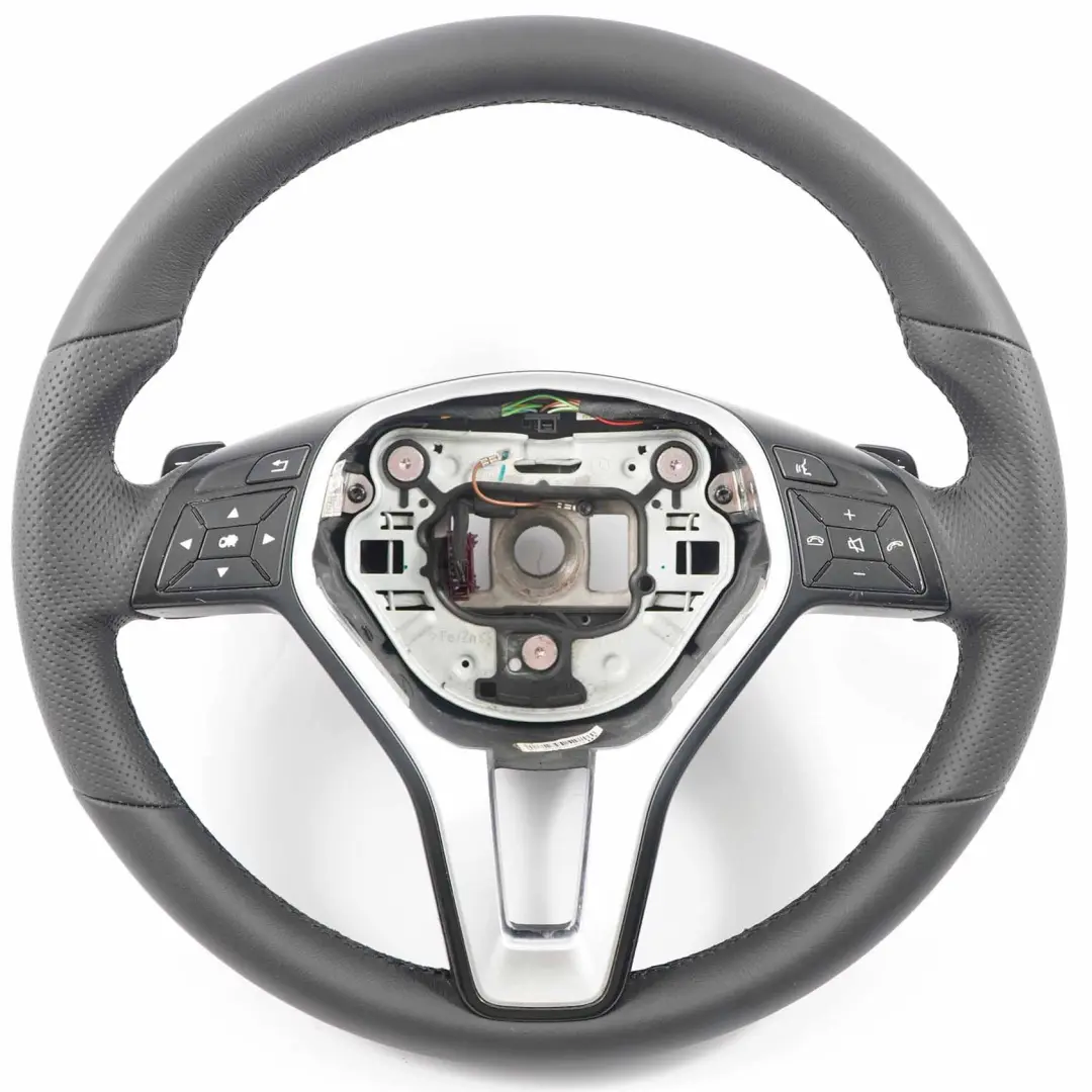  Volant Mercedes W204 W212 NEUF Cuir Noir Filets Noirs Palette Changement Vitesse - SKU A2184600818-1 - Numéro de pièce A2184600818