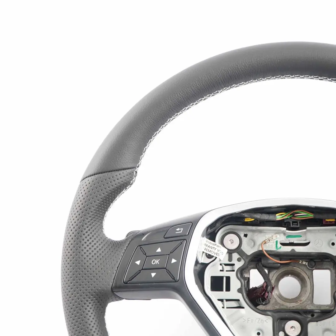 Mercedes W176 NUEVO Volante deportivo de cuero negro Paddle Shift Hilos blancos - SKU A2184602018-1 - Número de pieza A2184602018