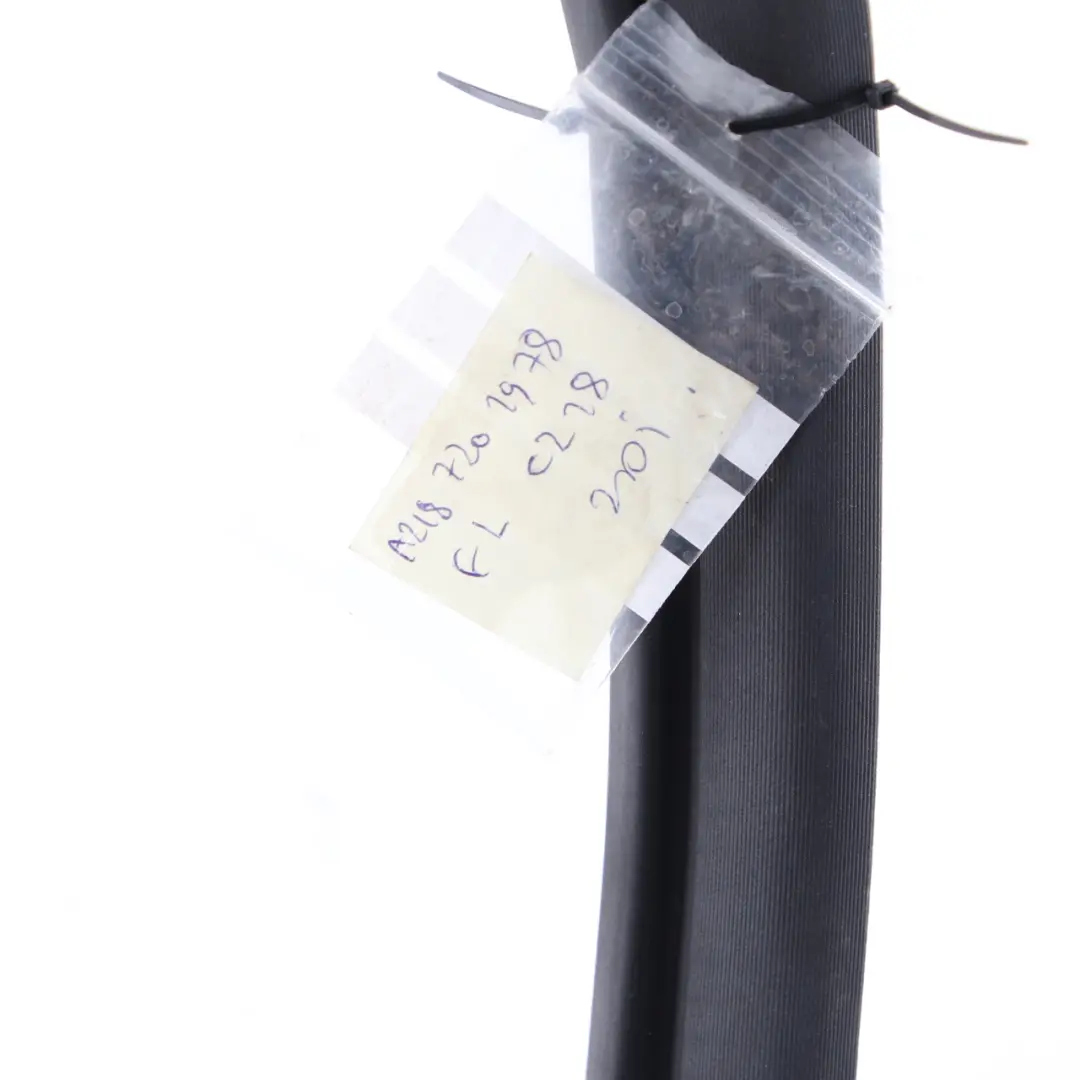 Joint cadre porte Mercedes W218 avant gauche d'étanchéité pour à propos du numéro de pièce A2187201978 Joint cadre porte Mercedes W218 avant gauche d'étanchéité - SKU A2187201978 - Numéro de pièce A2187201978
