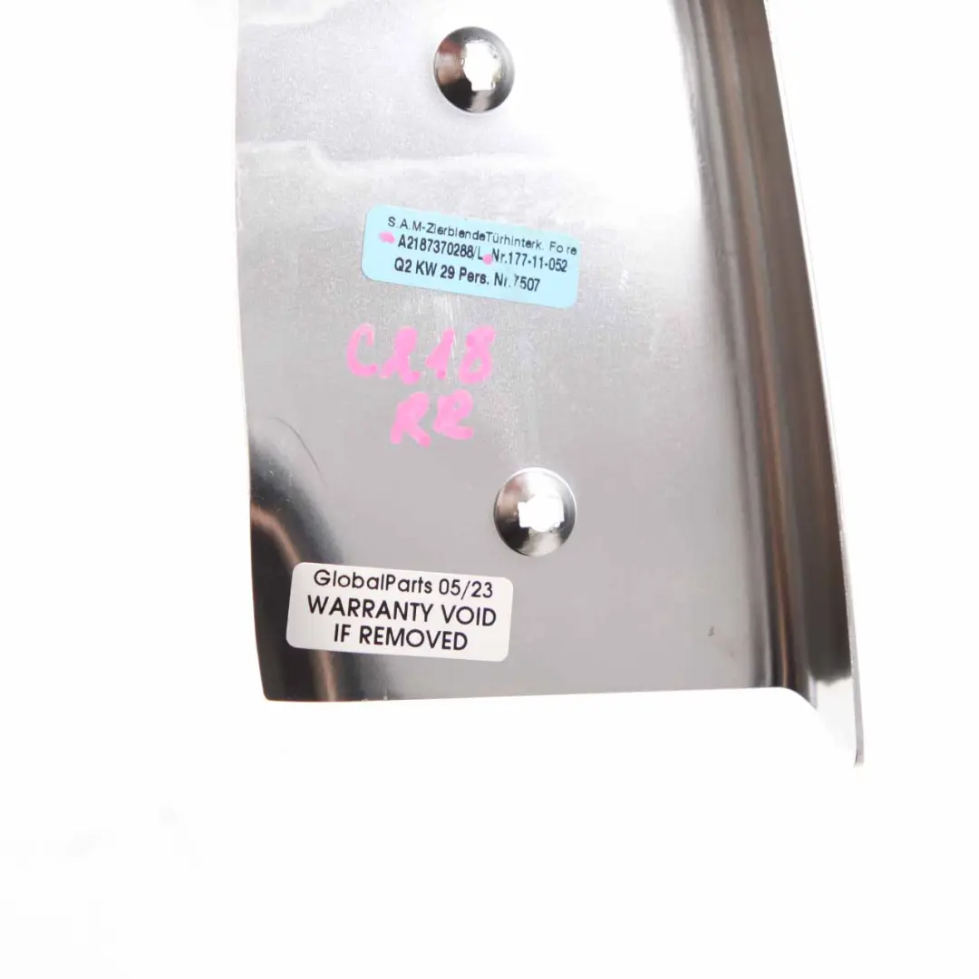 W218 Tapa Tarjeta De Puerta Borde Trasero Derecho Cromo para Mercedes CLS con número de pieza A2187370288 Mercedes CLS W218 Tapa Tarjeta De Puerta Borde Trasero Derecho Cromo - SKU A2187370288 - Número de pieza A2187370288