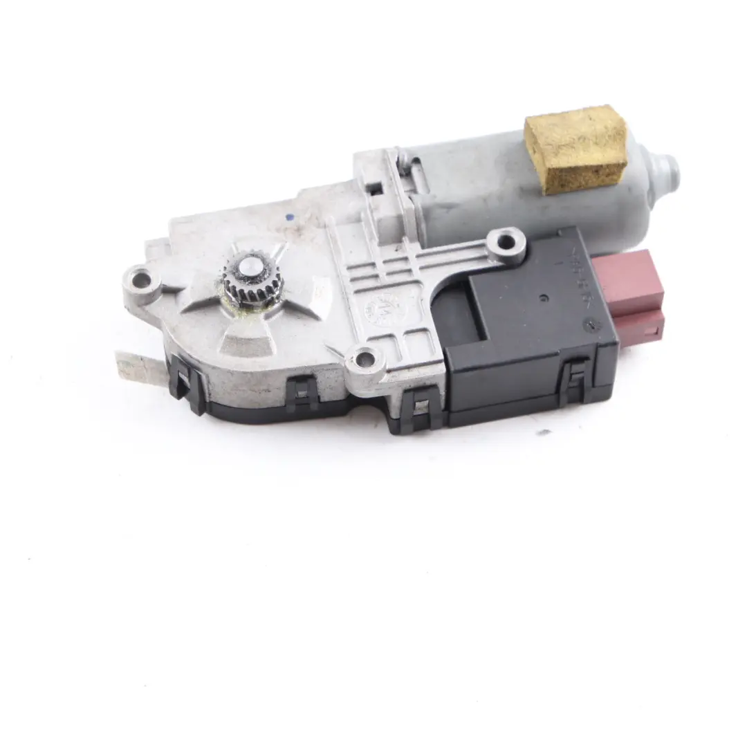 Sun Roof Motor Mercedes W212 W218 Sliding Roof Drive Actuator Unit to with Part number A2188200142 Sun Roof Motor Mercedes W212 W218 Sliding Roof Drive Actuator Unit - SKU A2188200142 - Part number A2188200142