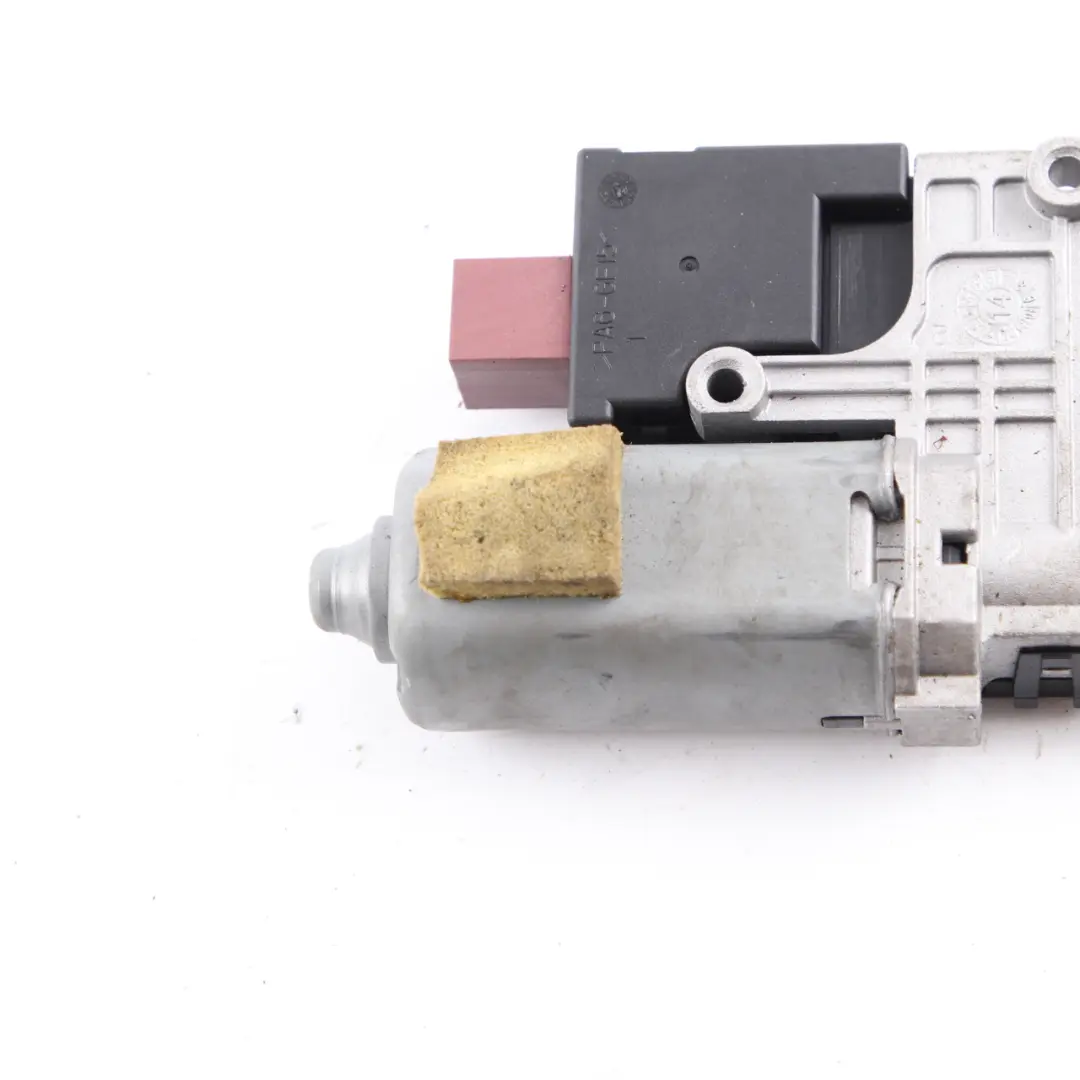 Sun Roof Motor Mercedes W212 W218 Sliding Roof Drive Actuator Unit to with Part number A2188200142 Sun Roof Motor Mercedes W212 W218 Sliding Roof Drive Actuator Unit - SKU A2188200142 - Part number A2188200142