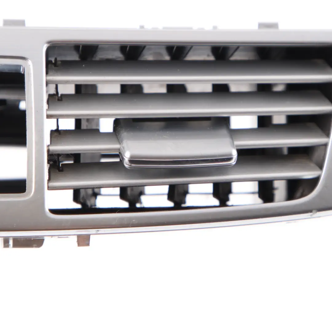 W218 Cruscotto Bocchetta d'aria centrale Griglia per Mercedes CLS con numero di parte A2188300754 Mercedes CLS W218 Cruscotto Bocchetta d'aria centrale Griglia - SKU A2188300754 - Numero di parte A2188300754