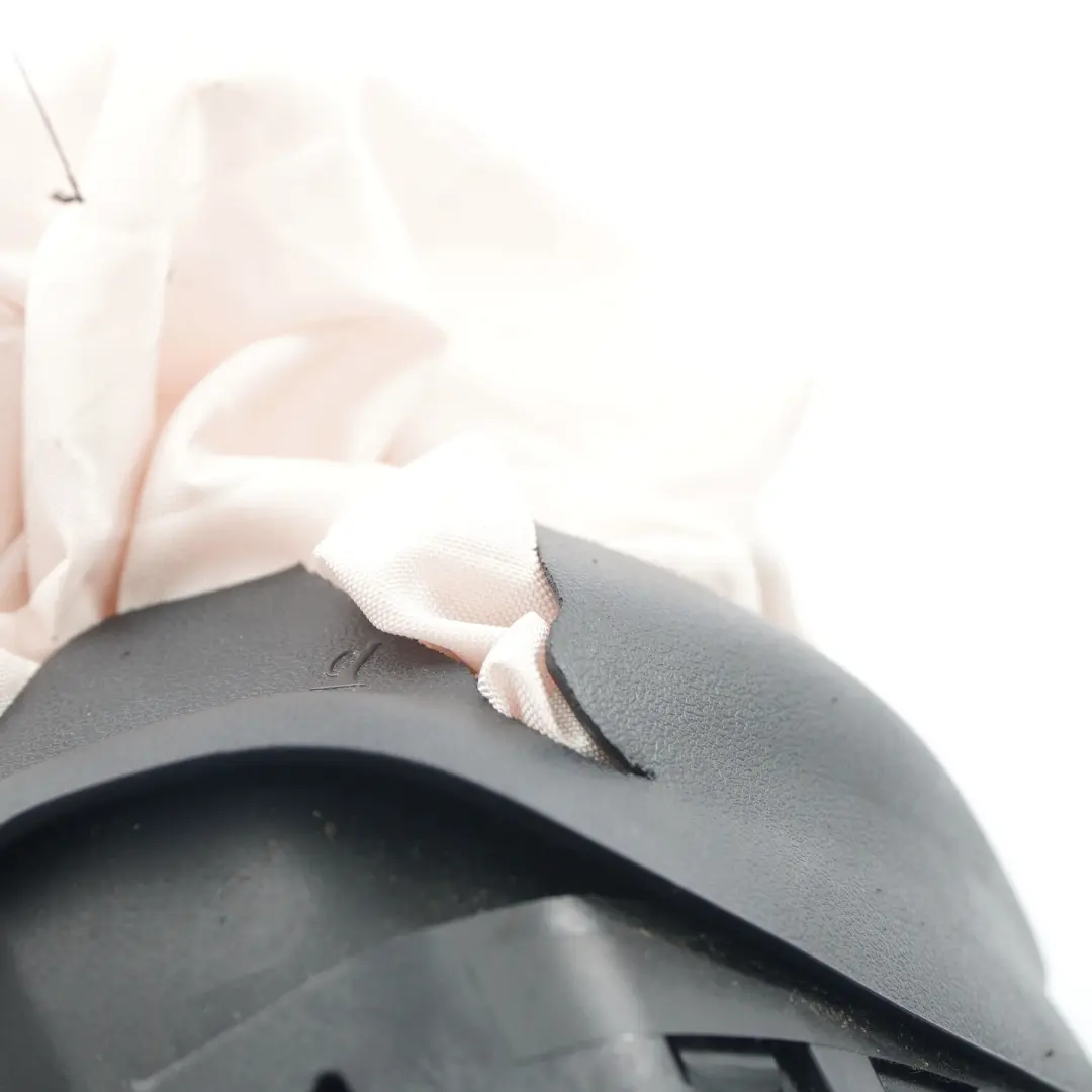 Poduszka Airbag Kierowcy Wystrzelona do Mercedes W176 o numerze A2188605102 Mercedes W176 Poduszka Airbag Kierowcy Wystrzelona - SKU A2188605102-2 - Numer Części A2188605102