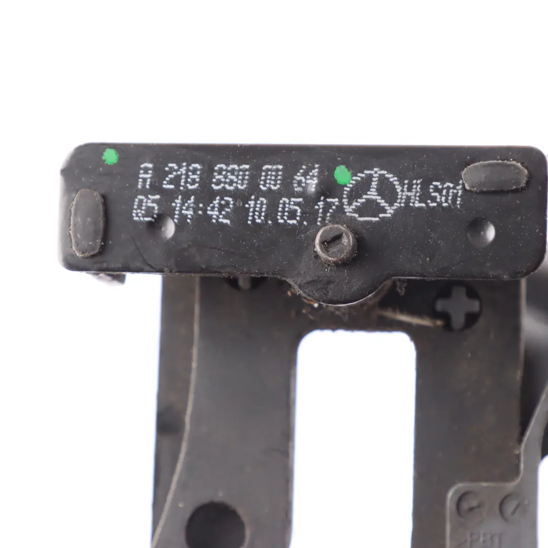  Verrouillage capot Mercedes W205 W213 sécurité moteur - SKU A2188800064 - Numéro de pièce A2188800064