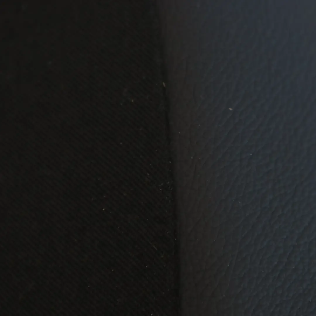 Mercedes W218 Panneau latéral Siège arrière gauche Finisher Leather - SKU A2189201330 - Numéro de pièce A2189201330