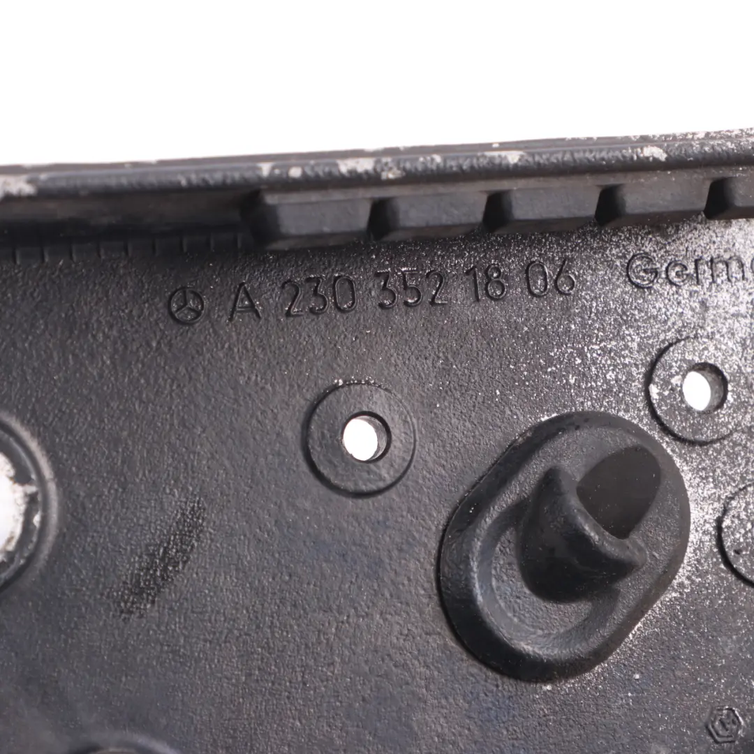 Essieu arrière Support de Différentiel A2303521806 pour Mercedes W211 CLS C219 à propos du numéro de pièce A2193500408 Mercedes W211 CLS C219 Essieu arrière Support de Différentiel A2303521806 - SKU A2193500408 - Numéro de pièce A2193500408