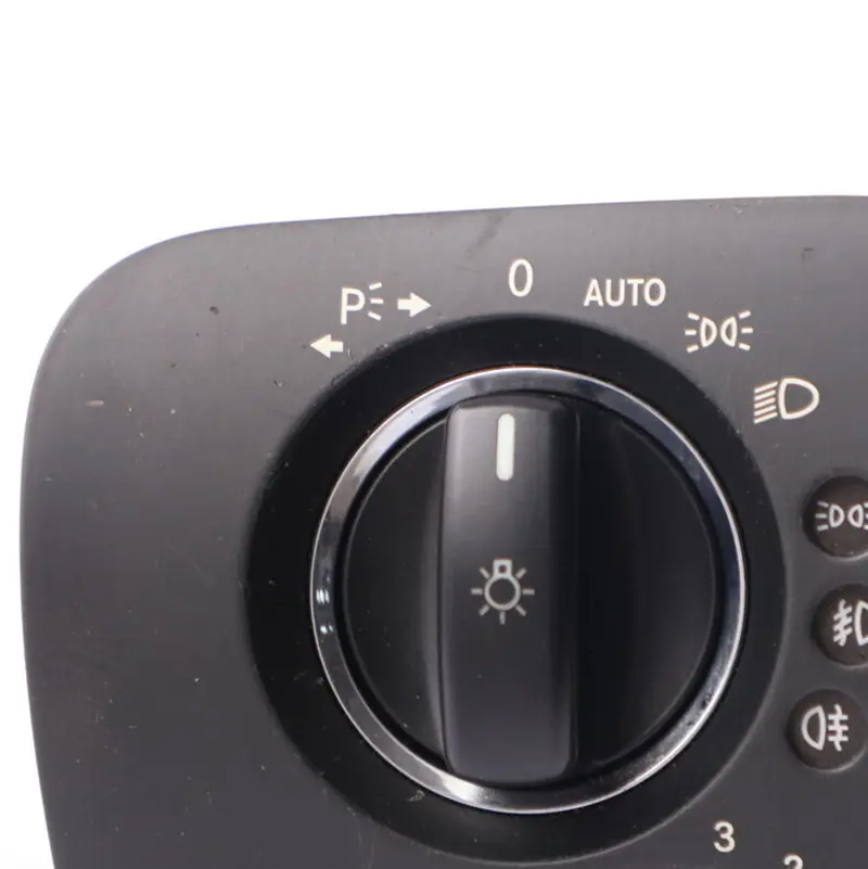 Faro Fendinebbia Unità Controllo Pannello Interruttore per Mercedes C219 con numero di parte A2195450604 Mercedes C219 Faro Fendinebbia Unità Controllo Pannello Interruttore - SKU A2195450604 - Numero di parte A2195450604