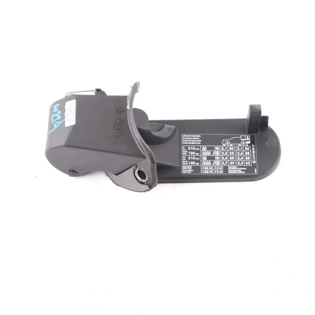 Mercedes CLS W219 Cerniera tappo serbatoio carburante - SKU A2196300082 - Numero di parte A2196300082