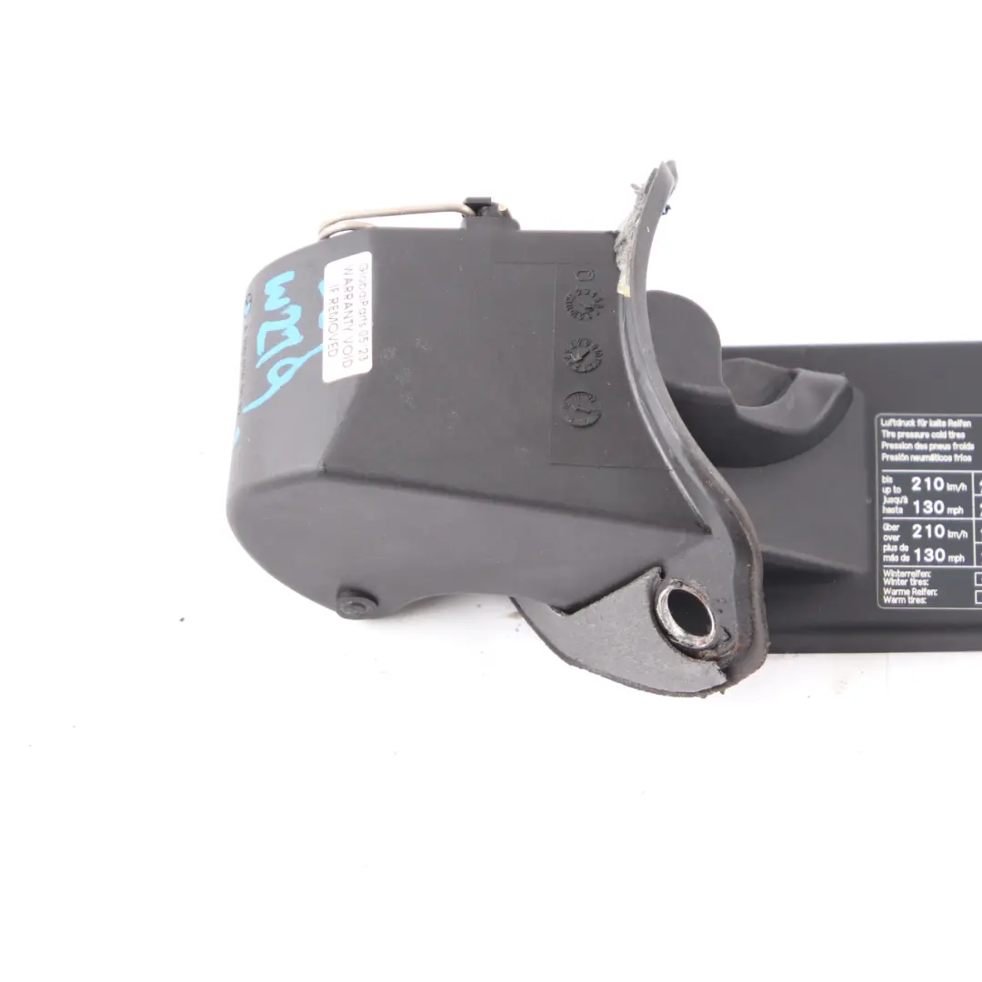 Mercedes CLS W219 Cerniera tappo serbatoio carburante - SKU A2196300082 - Numero di parte A2196300082
