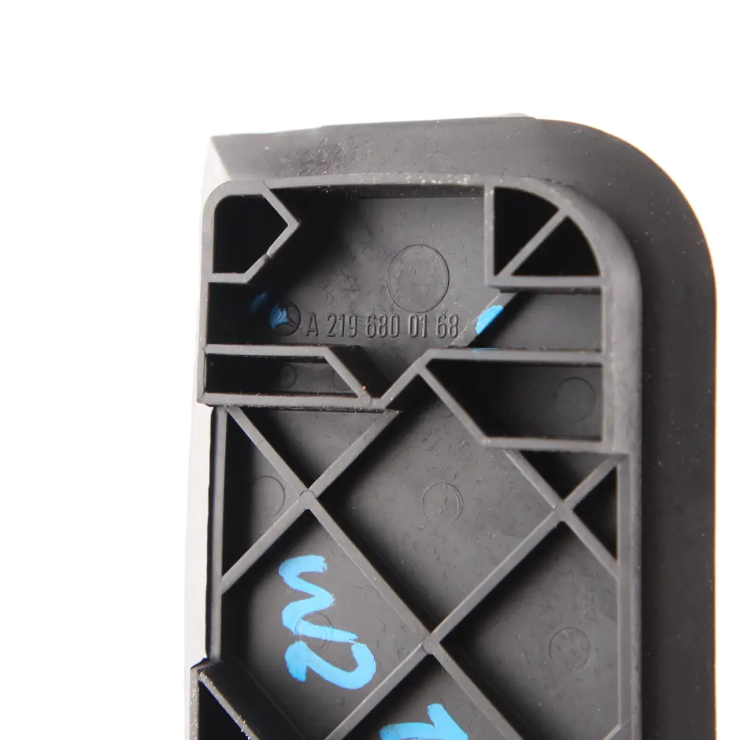 W219 Mittelkonsole Einsatzschale Gummi Armlehne für Mercedes CLS mit Teilenummer A2196800168 Mercedes CLS W219 Mittelkonsole Einsatzschale Gummi Armlehne - SKU A2196800168 - Teilenummer A2196800168