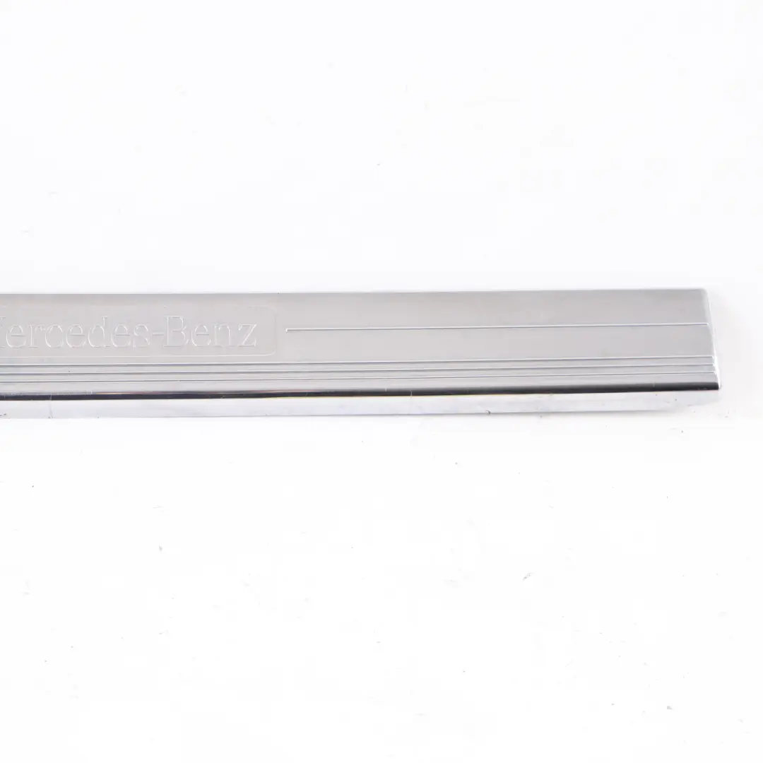  Seuil de porte Mercedes W211 CLS W219 Couvercle dentrée avant droite - SKU A2196800235 - Numéro de pièce A2196800235