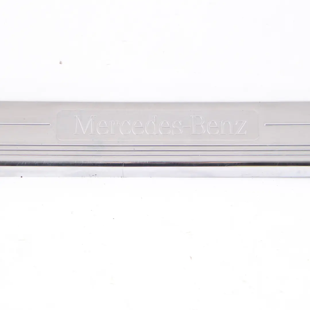  Seuil de porte Mercedes W211 CLS W219 Couvercle dentrée avant droite - SKU A2196800235 - Numéro de pièce A2196800235