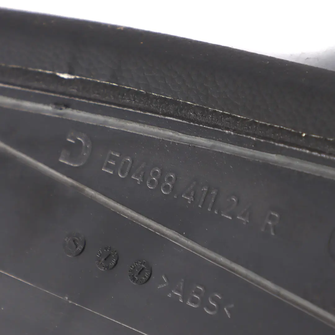 Mercedes C219 Boîtier tunnel console centrale partie droite noir - SKU A2196800250-2 - Numéro de pièce A2196800250