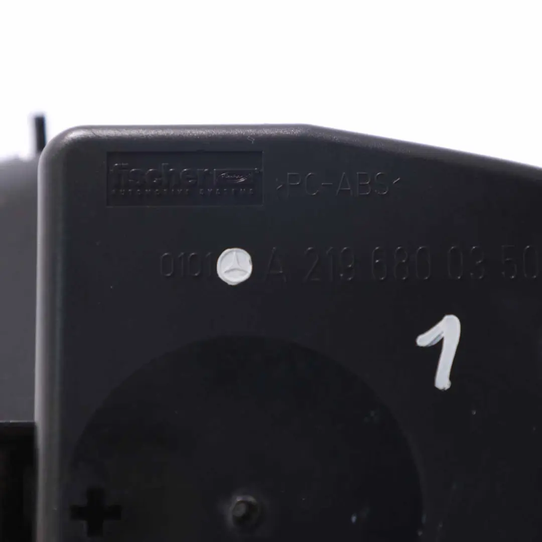 W219 Vassoio Console Centrale Portaoggetti Bracciolo per Mercedes CLS con numero di parte A2196800350 Mercedes CLS W219 Vassoio Console Centrale Portaoggetti Bracciolo - SKU A2196800350-1 - Numero di parte A2196800350