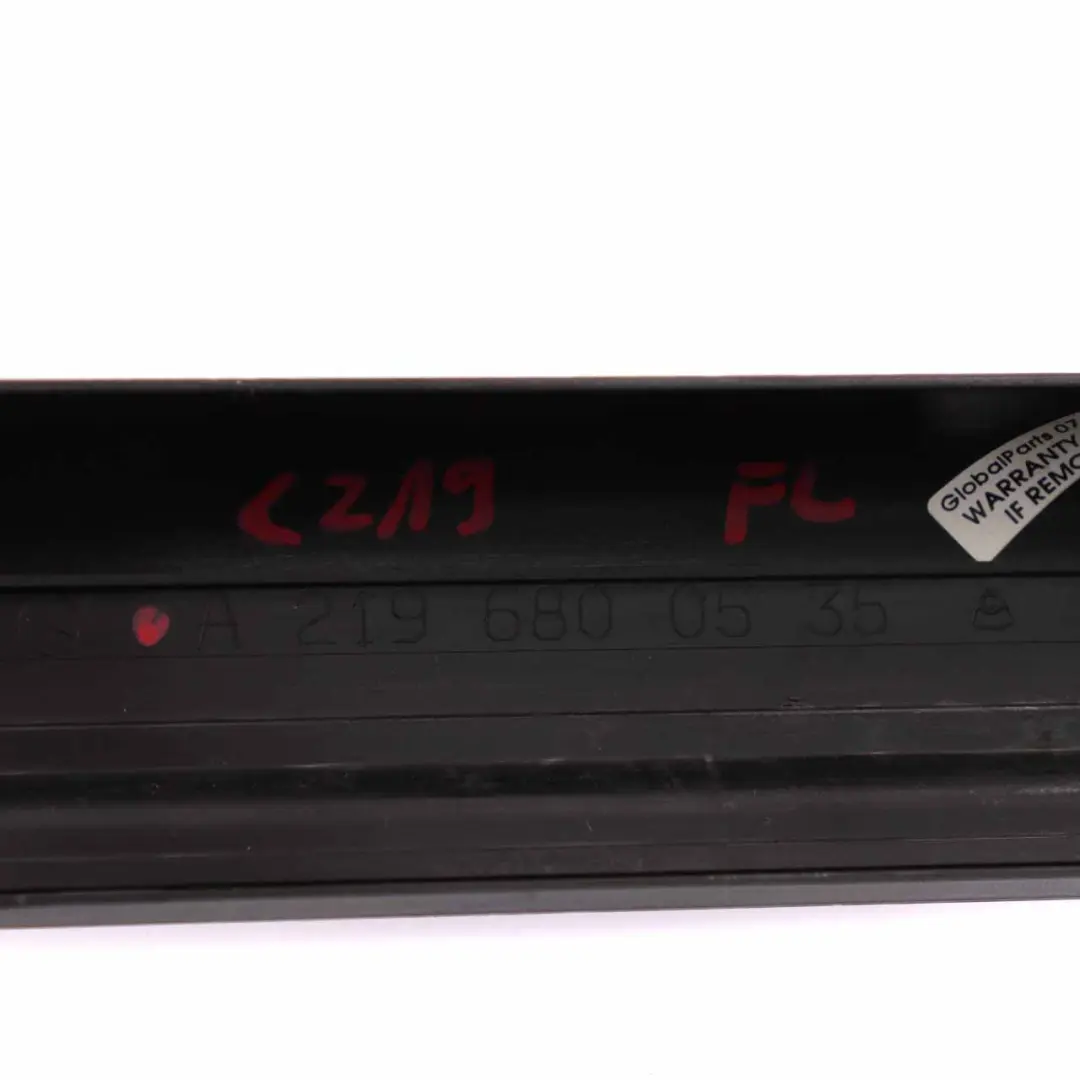 W219 Schweller Vorne links Stufe Eingang Abdeckung für Mercedes mit Teilenummer A2196800535 Mercedes W219 Schweller Vorne links Stufe Eingang Abdeckung - SKU A2196800535 - Teilenummer A2196800535