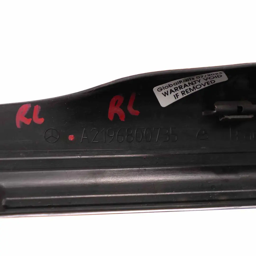 W219 Embellecedor Entrada Escalón Trasero Izquierdo para Mercedes con número de pieza A2196800735 Mercedes W219 Embellecedor Entrada Escalón Trasero Izquierdo - SKU A2196800735 - Número de pieza A2196800735